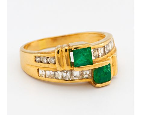 SMARAGD-DIAMANT-RING. 585/- Gelbgold, Punze, Gesamtgewicht: ca. 5,0 g. EU-RM: 54. 6 kleine Brillanten, 12 Diamanten im Baguet