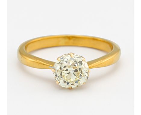 SOLITAIRE-RING. 750/- Gelbgold, Punze, Gesamtgewicht: ca. 2,8 g. EU-RM: 50. 1 Brillant im Alt-Schliff ca. 0,8 ct., Q-R (light