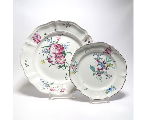 LARGE ROUND CERAMIC PLATTER AND PLATE WITH OUTLINED FLOWERS.  Strasbourg. 1762-1784. Joseph Hannong.  Beige body, white glaze