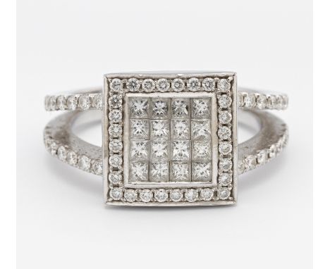 DIAMANT-RING. Um 2000. 750/- Weißgold, Punze, Gesamtgewicht: ca. 8,5 g. EU-RM: 54. 70 kleine Brillanten zus. ca. 0,7 ct., 16 