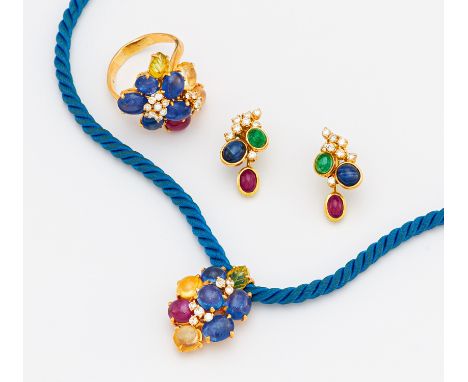 FARBSTEIN-SET: ANHÄNGERKETTE, OHRHÄNGER UND RING. 750/-, 585/- Gelbgold, Punze, blaue Seidenkordel, Gesamtgewicht: ca. 28,0 g