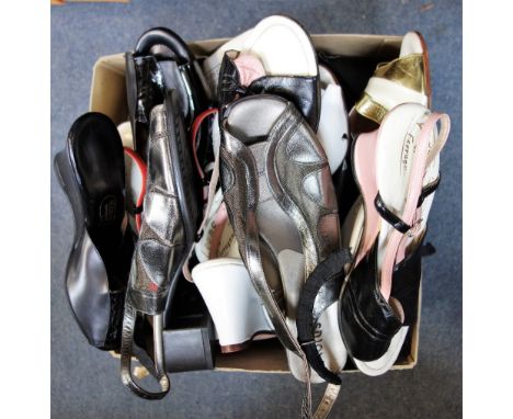 A COLLECTION OF LADIES VINTAGE SHOES SIZES 3-4
