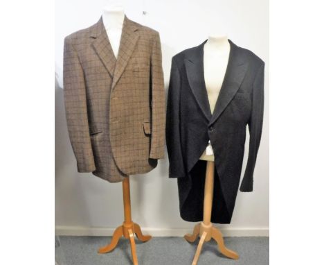 GENTLEMANS VINTAGE SINGLE BRESTED TWEED WOOLLEN JACKET, fashioned in brown with orange flecks. Size 44 chest. Together with a
