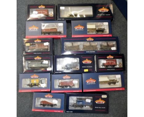BACHMANN; A COLLECTION OF OO GAUGE ROLLING STOCK (boxed)