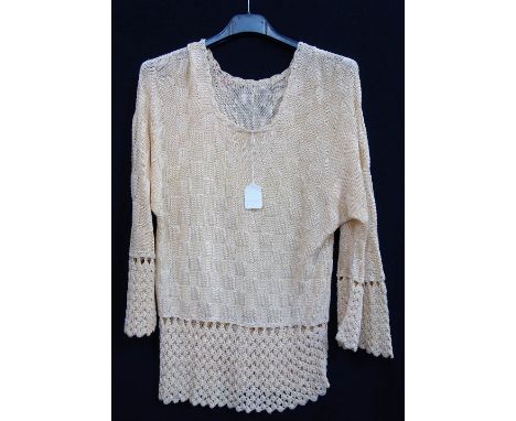 A VINTAGE LADIES CREAM KNITTED JUMPER, circa 1920's