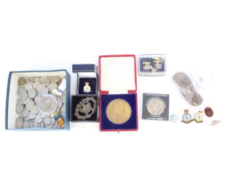 Edw.VII 1902 Coronation medallion in fitted case, selection of mainly ERII cupro nickel pre-decimal coinage, copper pennies, 