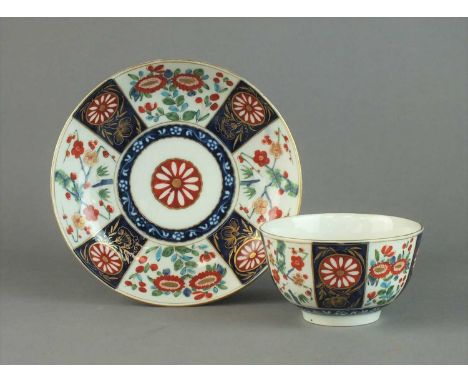 A Worcester imari tea bowl and saucer circa 1770 finely decorated in the Japan pattern with wide bands of Kakiemon flowers be