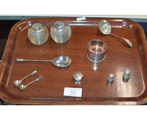 LOT COMPRISING 2 SILVER MOUNTED MATCH STRIKERS, SILVER SPOON, MINIATURE SILVER BOX, 2 SILVER SALT SPOONS, SILVER THIMBLE, SIL