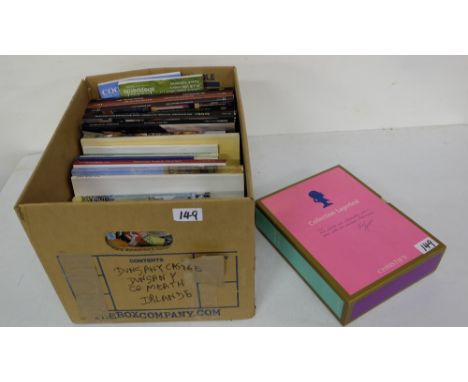 2 boxes of antique auction catalogues including 3 volumes "Collection Lagerfield", Art books etc