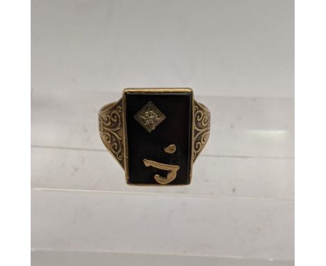 A 9ct gold and black onyx ring inset with a pace stone, total weight 5.4g, Location 