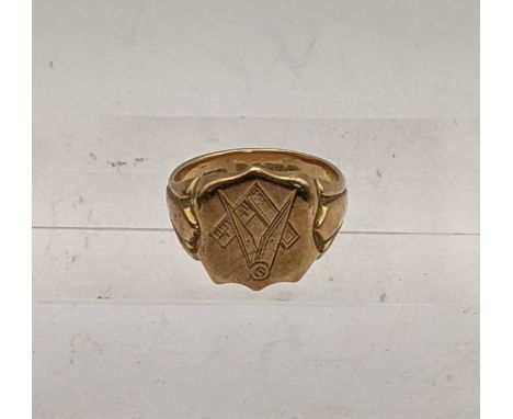 A 9ct gold gents signet ring set with a pace stone, total weight, 4.9g, Location 