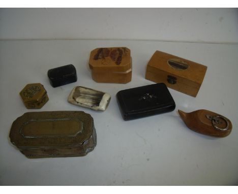 Selection of various assorted snuff and other boxes, including 19th C brass rectangular box, another in the form of a shoe, M