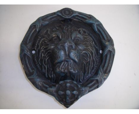 Large and heavy cast metal lions head door knocker (diameter 22cm) 