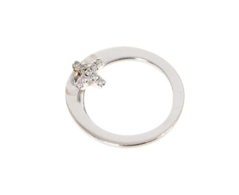 Italian 18ct white gold ring with a diamond 'kiss' by Gazi, Italy. Ring size K.Weighs approximately 4.03 grams