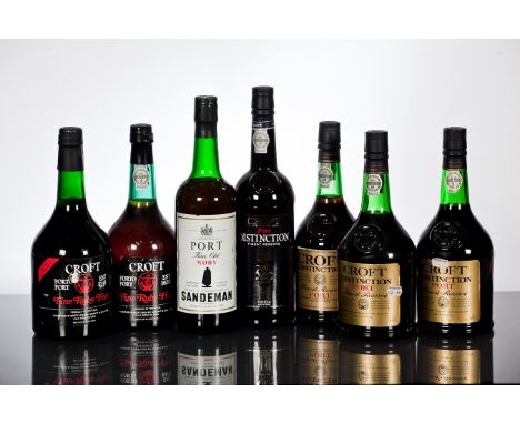 CROFT FINE RUBY PORT
26 2/3 fl oz, no strength stated.
CROFT DISTINCTION
Finest Reserve Port. Full bottle size, no capacity o
