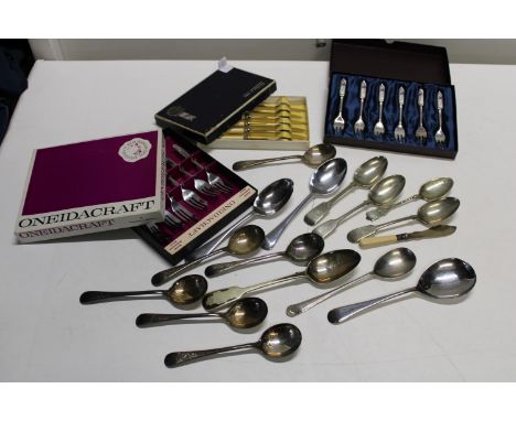 A selection of assorted vintage cutlery and flatware 