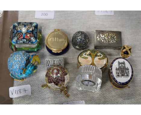 A selection of assorted trinket boxes 