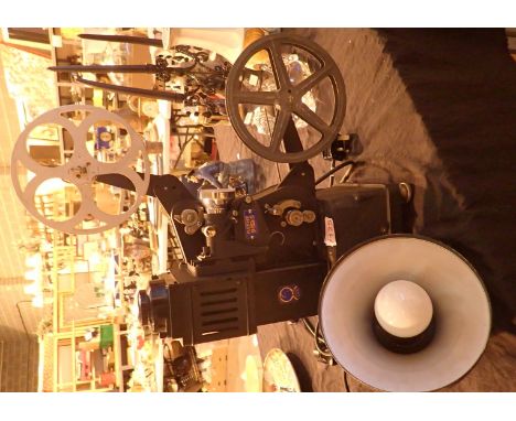 LED lamp in the form of a vintage Pathe projector 