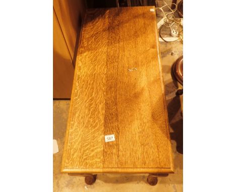 Vintage oak coffee table with cabriole legs 