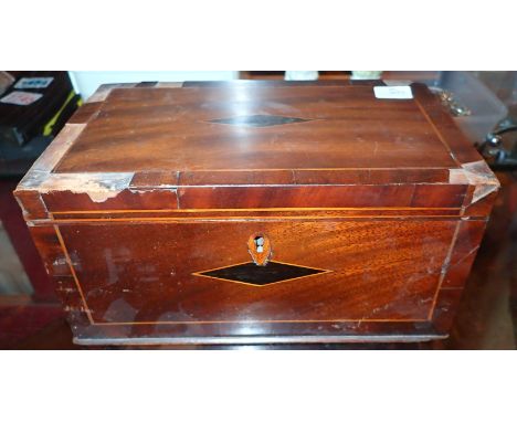 Antique two compartment tea caddy with inlaid fruitwood 