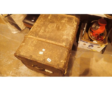 Vintage luggage trunk with material contents in 100 x 55 x 60 