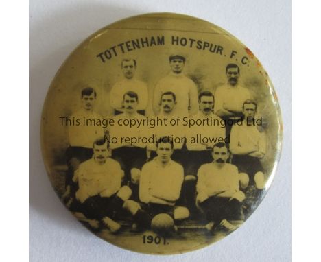 TOTTENHAM 1901    Tin badge showing Tottenham Hotspur team group, 1901, the year that they won the English FA Cup whilst stil