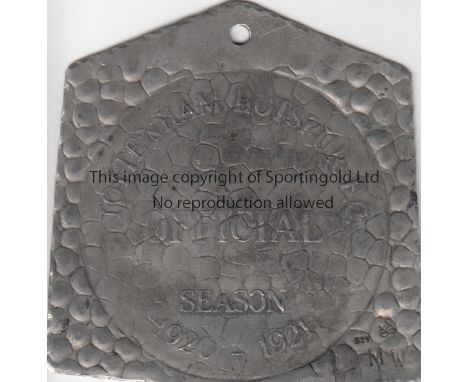 TOTTENHAM HOTPSUR         Metal programme seller's badge for season 1920/1. Spurs won the FA Cup in this season.    Good