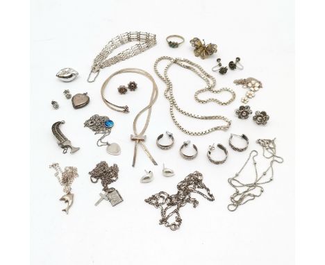 Qty of silver jewellery inc 58cm box link neckchain, enamel flower pendant on chain, religious pendants, gate bracelet, sword