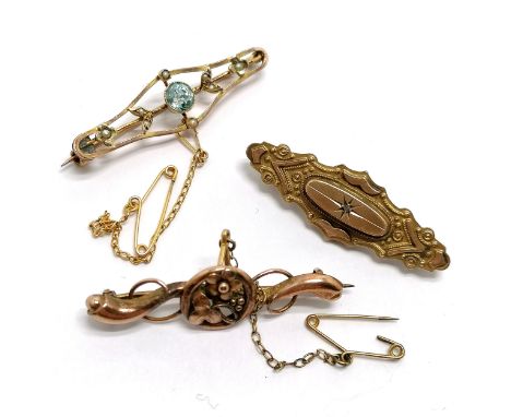 3 x antique 9ct gold bar brooches inc stone set - 1 with a diamond (has locket back) &amp; blue stone brooch (4.2cm) has old 