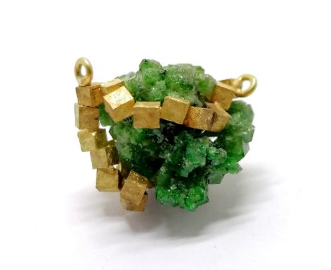 1979 18ct hallmarked gold emerald Brutalist necklet pendant by JRD - approx 2cm across &amp; 8.4g total weight - SOLD ON BEHA