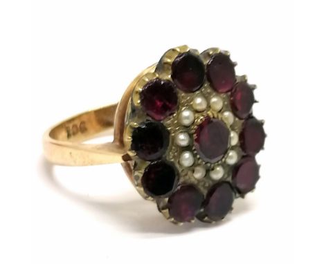 Antique 9ct marked gold garnet / paste / pearl stone set ring - size L &amp; 5.6g total weight ~ 1 stone a/f and has some wea