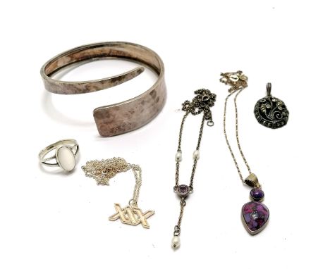 Qty of silver jewellery inc planished bangle, amethyst / pearl necklet (40cm) etc - total weight 55g ~ SOLD IN AID OF LOCAL C