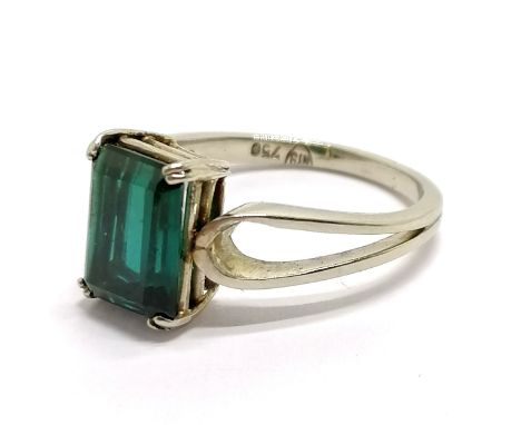 18ct marked white gold green tourmaline ? ring - size N½ &amp; 3.8g total weight - SOLD ON BEHALF OF THE NEW BREAST CANCER UN