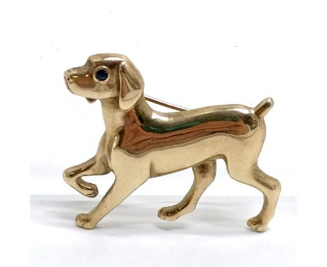 9ct hallmarked gold novelty dog brooch set with sapphire eye - 4cm across &amp; 7.6g total weight ~ pin is also marked gold