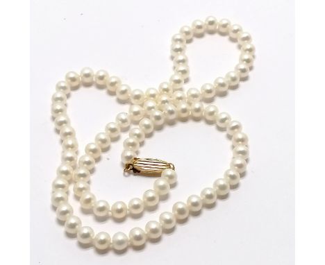 Good quality single strand of pearls with a 14ct marked gold clasp - 44cm