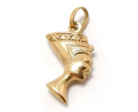 Egyptian 18ct marked gold Nefertiti pendant - 2.5cm drop &amp; 1.3g