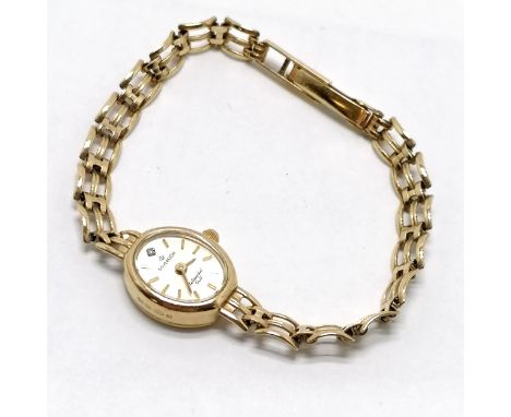 Sovereign 9ct hallmarked gold ladies quartz wristwatch on integral bracelet - 9.6g total weight
