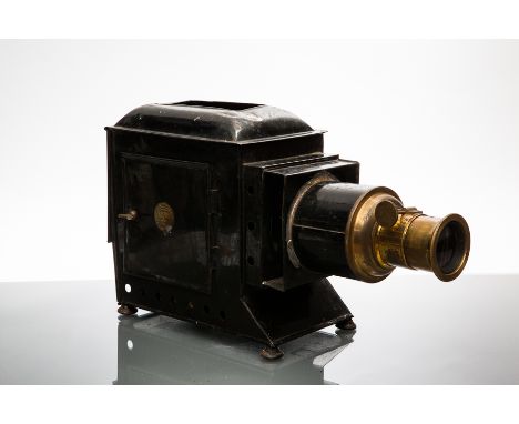 EARLY TWENTIETH CENTURY MAGIC LANTERN PROJECTOR
with lacquered brass finish, in a travel case