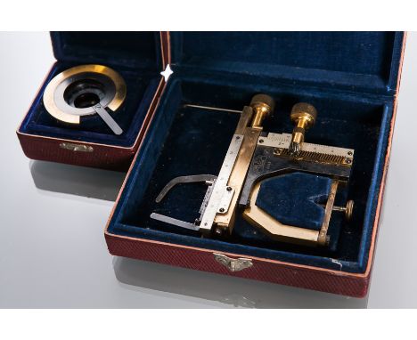 COLLECTION OF TWO CASED CARL ZEISS JENA MICROSCOPE ACCESSORIES
comprising a brass condenser lens and a brass gauge (2)