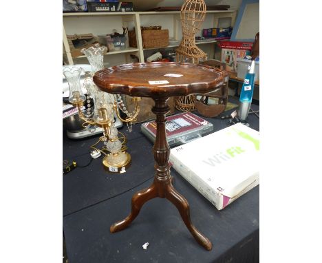Oak occasional table on tripod base