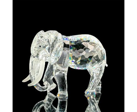 The first figure of the "Inspiration Africa" trilogy. A clear faceted body with black eyes and frosted trunks. Swarovski mark