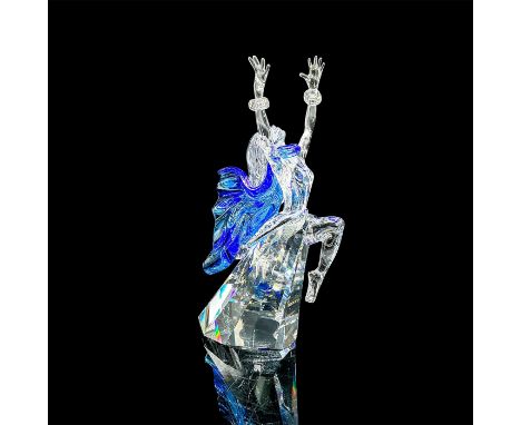 First of the Magic of Dance trilogy. Depicts a dancer with clear facets and blue crystals. Her bracelets are moveable. Swarov