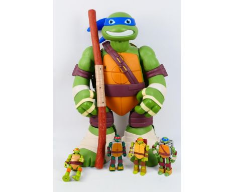 Playmates - Viacom - Teenage Mutant Ninja Turtles - A NMNT  Leonardo 24" playset with figures(95151). This item is unboxed bu