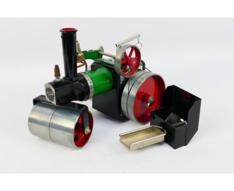 Mamod - An unboxed Mamod 1312 Steam Roller SR1A. The model appears in Near Mint condition. It has the scuttle and burner tray