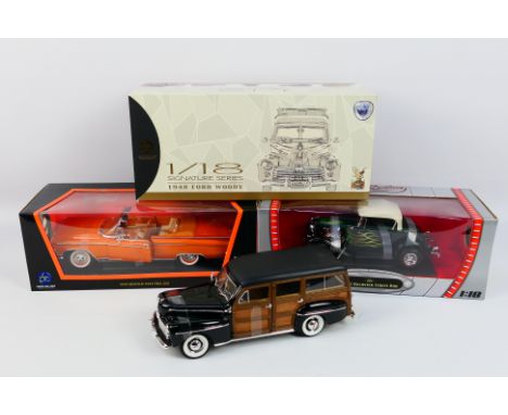 Road Signature - Three boxed diecast 1:18 scale model cars from Road Signature. Lot consists of Road Signature 'Signature Ser