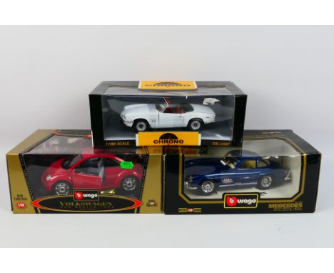 Chrono - Bburago - Three boxed diecast 1:18 scale model vehicles. Lot consists of Bburago 'Gold Collection' #3342 Volkswagen 