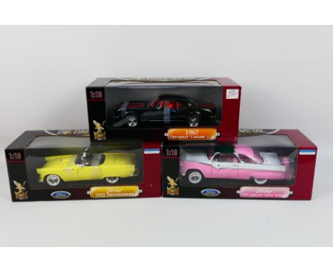 Road Signature - Three boxed diecast 1:18 scale model cars from Road Signature. Lot consists of Road Signature #724806 1955 F