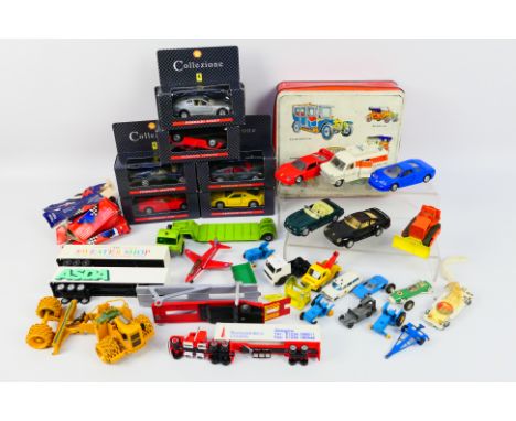 Collezione - Ferrari - Shell - Marx - Maisto - Dinky - Corgi - A collection of six Ferrari cars from the Collezione range wit