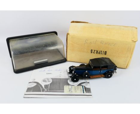 Franklin Mint - A boxed 1929 Rolls Royce Phantom Cabriolet DeVille model with display case. The car appears in Very Good cond
