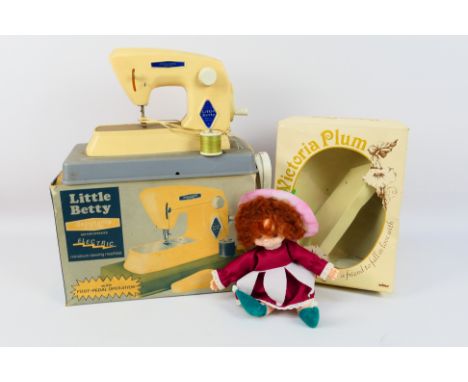 Telitoy - Victoria Plum - Little Betty - A Victoria Plum doll (156388)in what appears to be excellent condition in a worn to 